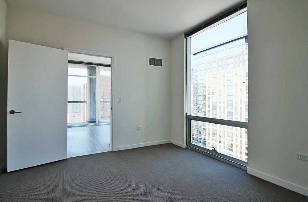 Building Photo - 813 N La Salle Dr