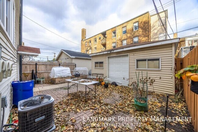 Building Photo - 3817 N Sawyer Ave