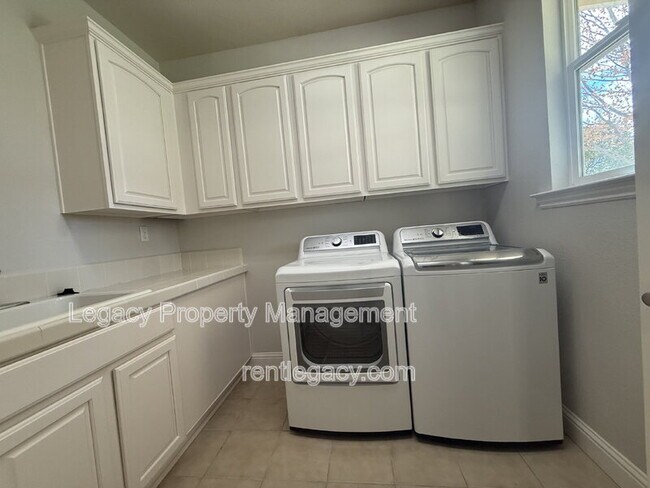 Building Photo - 8843 Latigo Ct