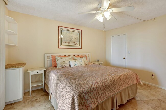 Building Photo - SUNTIDE BEACH CONDO FOR RENT