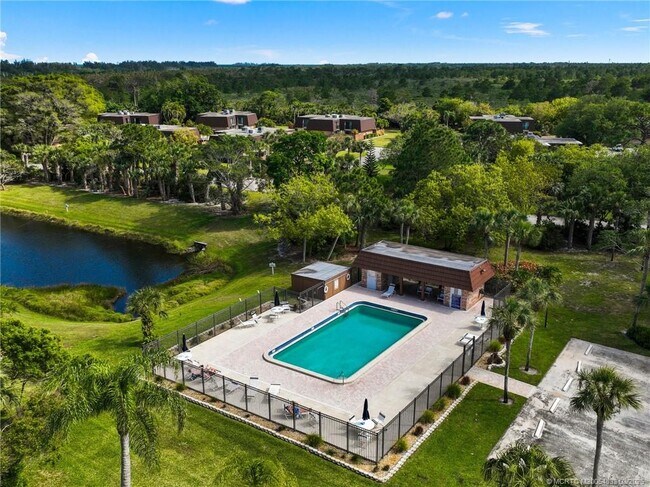 Building Photo - 6162 SE Riverboat Dr