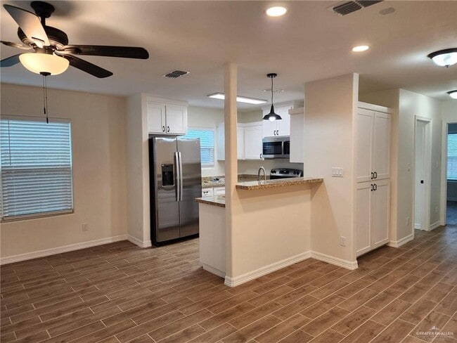 Building Photo - 14 E Champion St