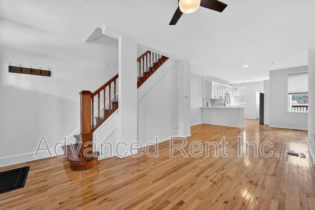 Building Photo - 611 Grundy St