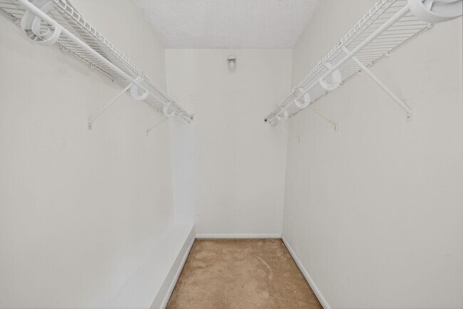 Building Photo - 5612 SE Riverboat Dr