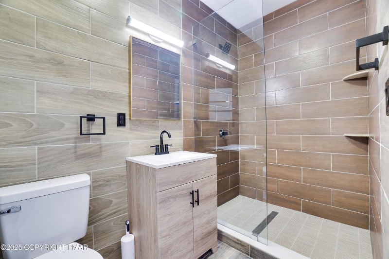 Building Photo - 1540 Lake Ln