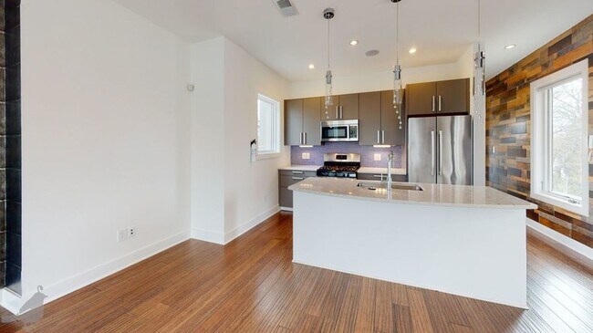 Building Photo - 1103 9th St NE