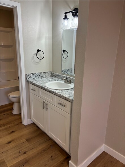 Building Photo - 1068 Mace Rd