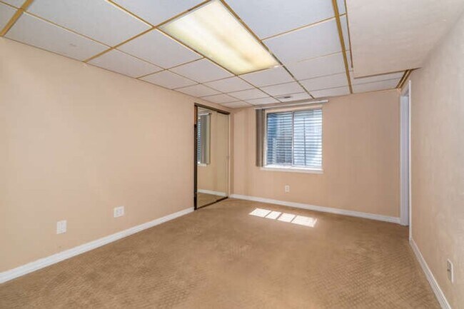 Building Photo - Online for roommate application ONLY