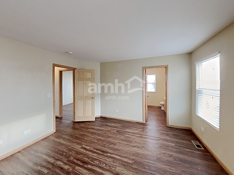 Building Photo - 6516 Roth Dr