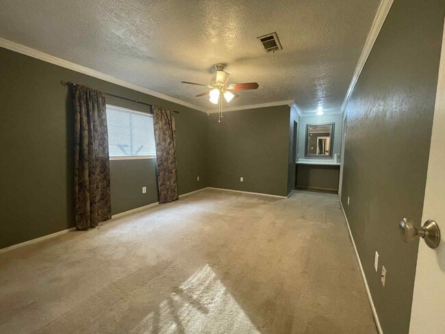 Building Photo - 447 El Toro Ln