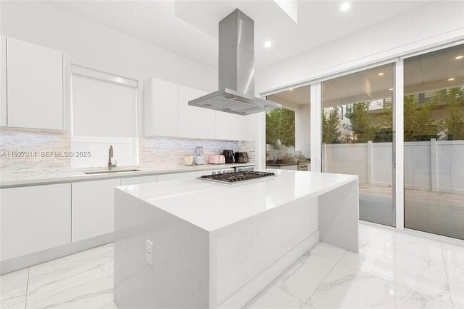 Building Photo - 7455 NW 103rd Pl