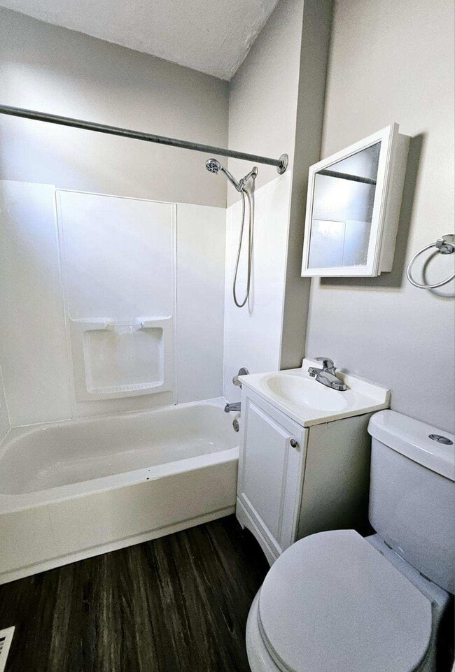 Building Photo - 2422 Warren St