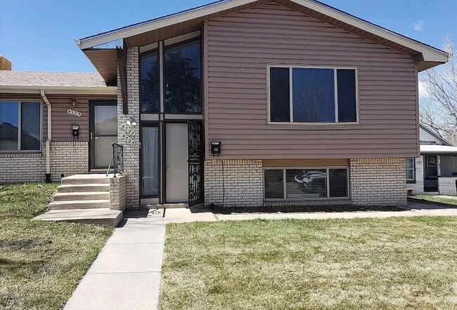 Building Photo - 2-Bed Retreat in Englewood – Rent includes heating, water, and trash