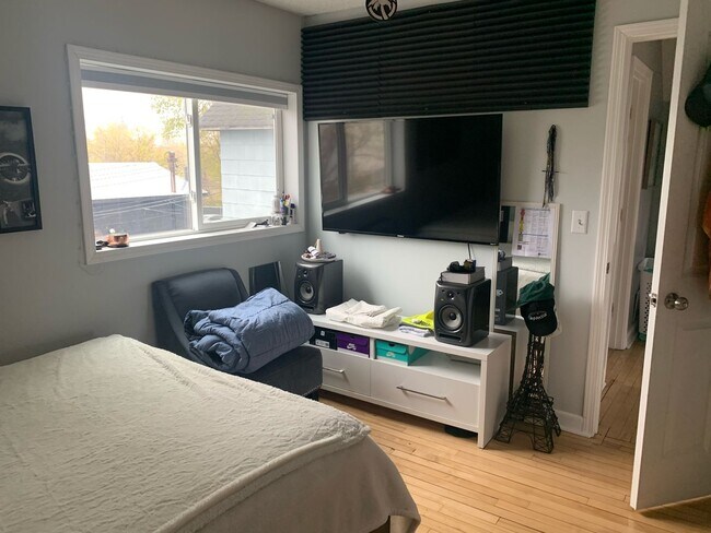 Building Photo - Single Family Home in Bryn Mawr - 3 bed 2 bath!