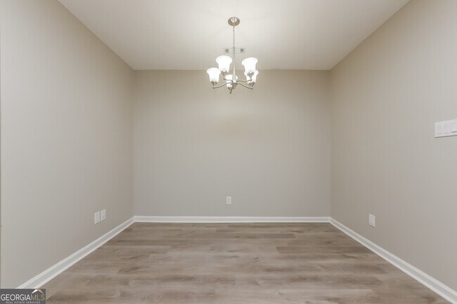 Building Photo - 505 Rosehill Dr