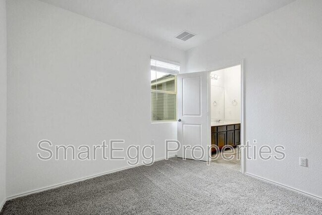 Building Photo - 1103 Diggy Dr