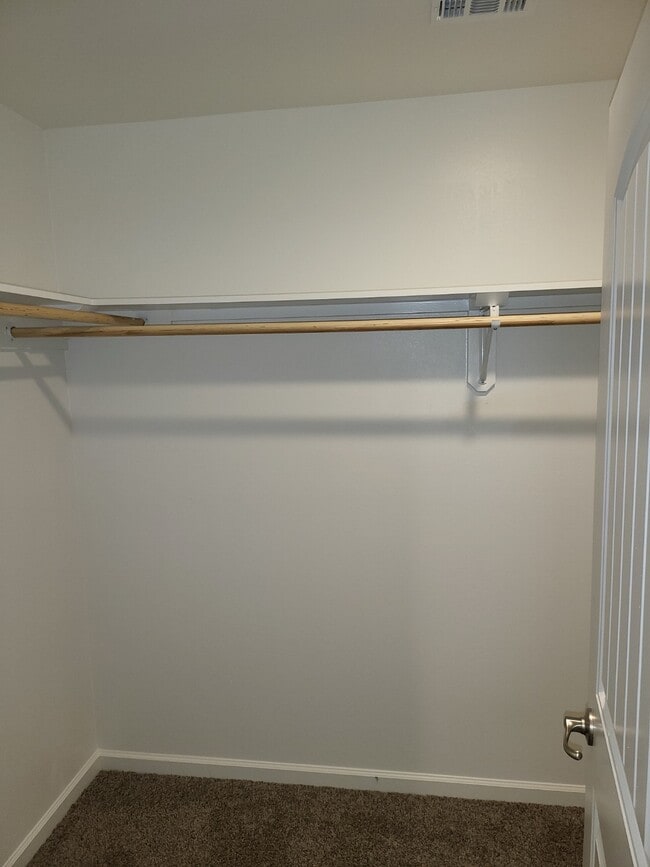 Building Photo - 48464 Fox Hollow Blvd