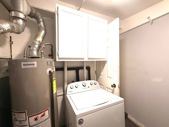 Building Photo - 1610 Goldenrod Terrace