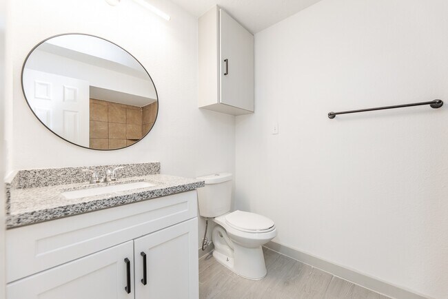 Building Photo - 7115 Falling Waters Dr