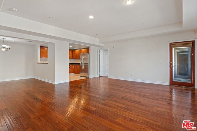 Building Photo - 107 N Swall Dr