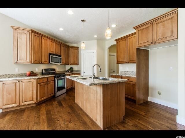 Building Photo - Beautiful 4 Bd 2.5 Bath Home in Sandy