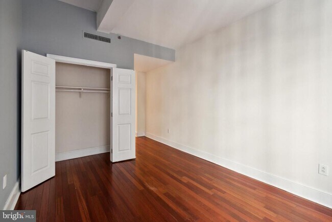 Building Photo - 1500 Chestnut St