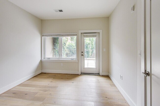 Building Photo - Gorgeous 2 bedroom 2 bath condo just steps from Columbia Hgts center $3,550