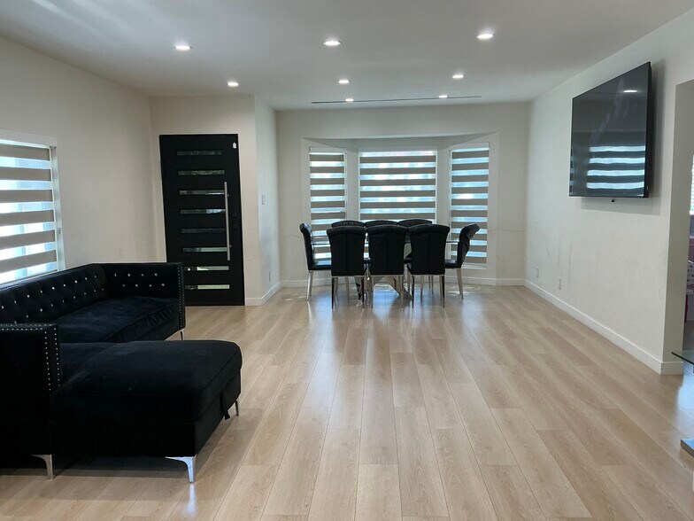 Building Photo - 8561 Kyle St