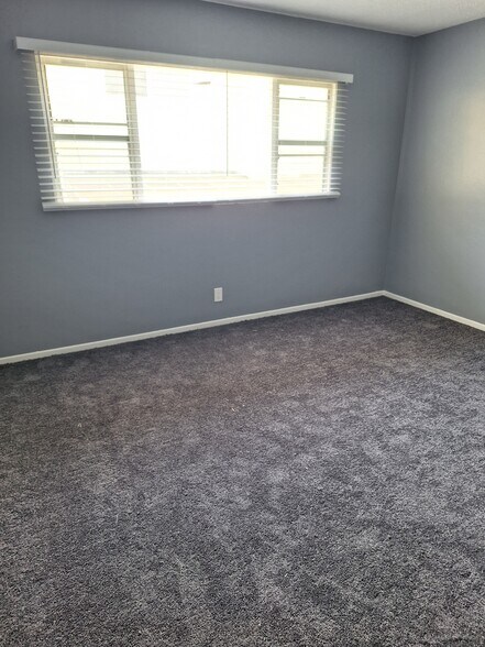 Upstairs Bedroom #2 - 531 Warren Ln