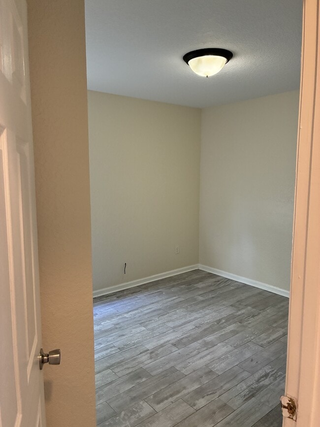 Building Photo - 6039 E Adams St