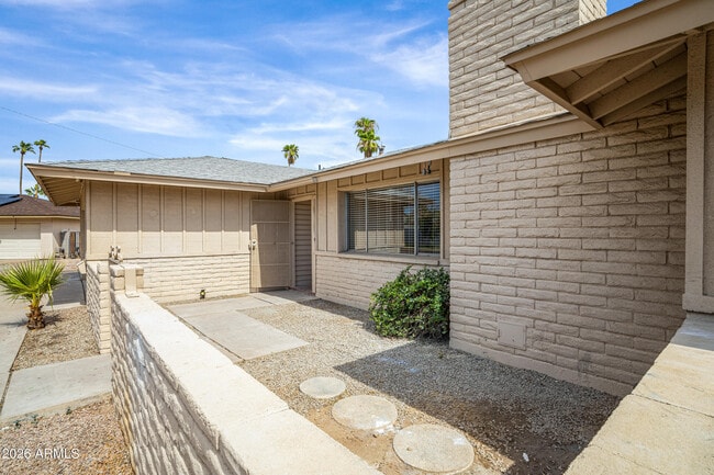 Building Photo - 3921 S Kenneth Pl