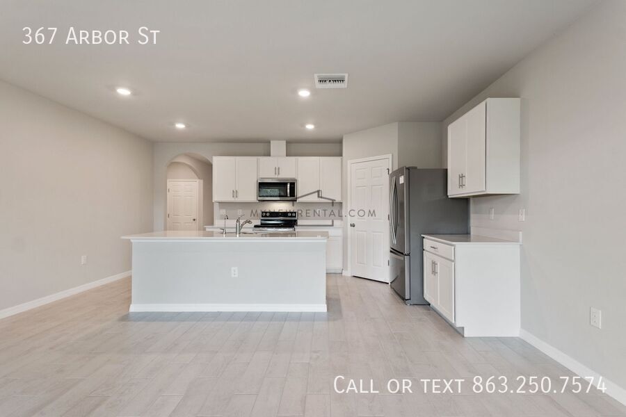 Building Photo - 367 Arbor St