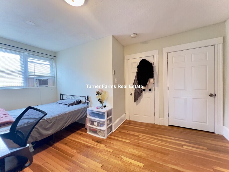 Building Photo - 402A Highland Ave