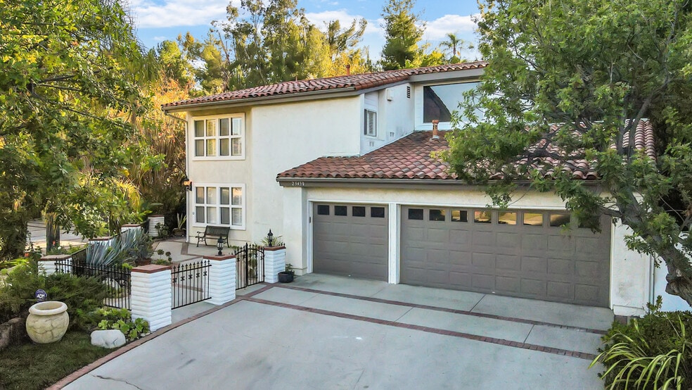 Building Photo - 23450 Park Hermosa
