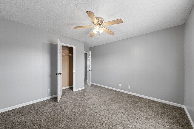Building Photo - 100 Gleaves Ln