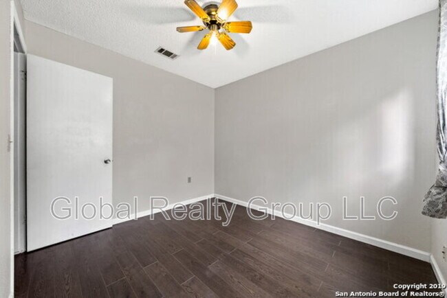 Building Photo - 109 Meadow Way