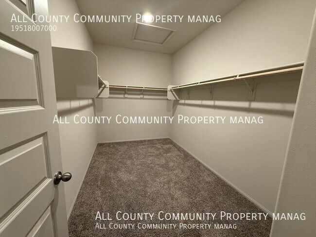Building Photo - 11615 Zoeller St