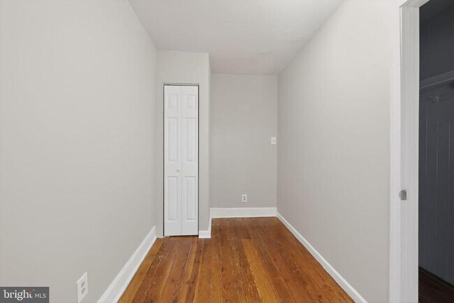 Building Photo - 141 S Locust St