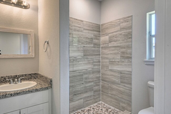 Building Photo - 9824 Arbor Oak