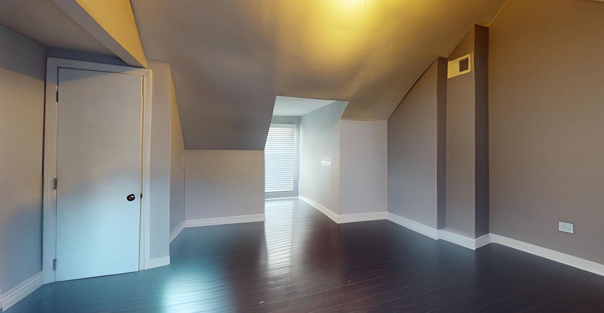 Building Photo - 215 Bolton St