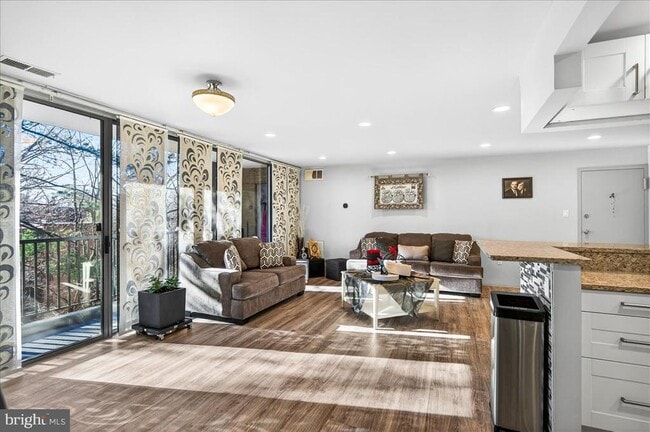 Building Photo - 4420 Briarwood Ct N