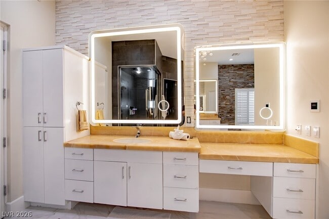 Building Photo - 69 Hawk Ridge Dr