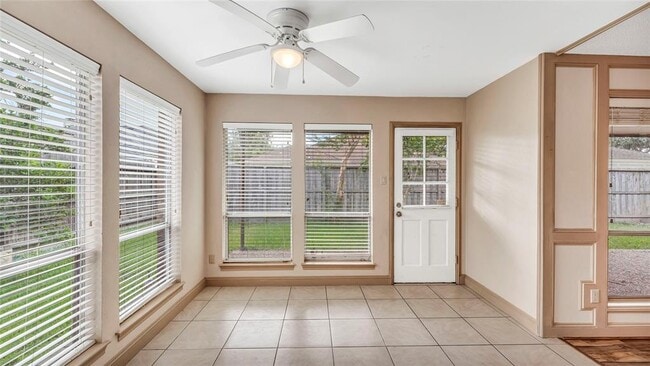 Building Photo - 10919 Paulwood Dr