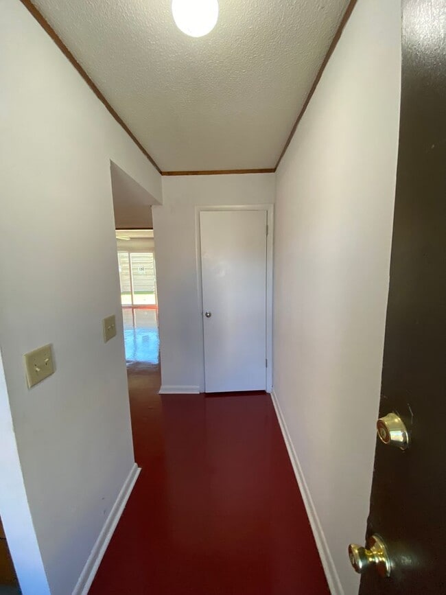 Building Photo - AVAILABLE NOW! (Pets Considered)