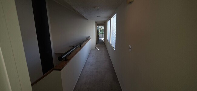 Building Photo - 1745 Deer Creek Ct