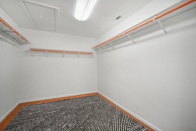 Building Photo - 3106 E Palm Valley Blvd