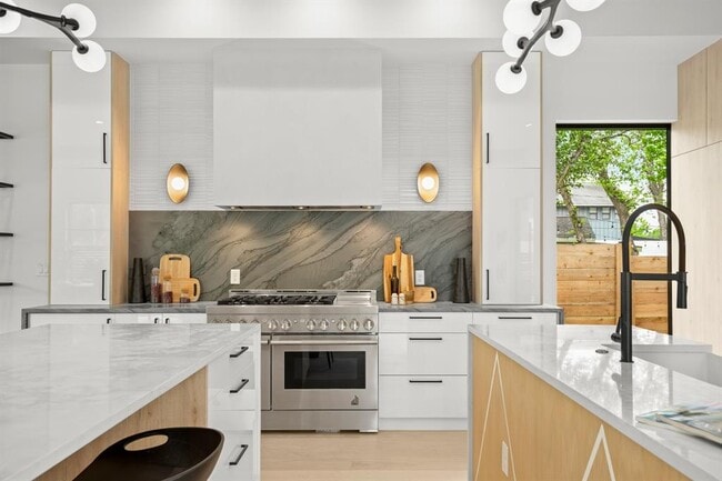 Building Photo - 2215 S 3rd St