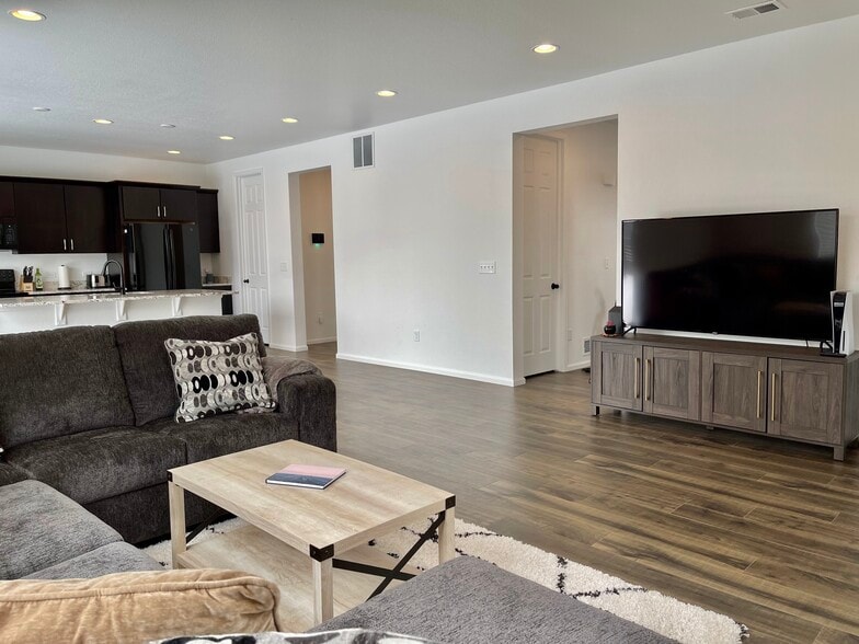 Building Photo - 42 S Uriah St