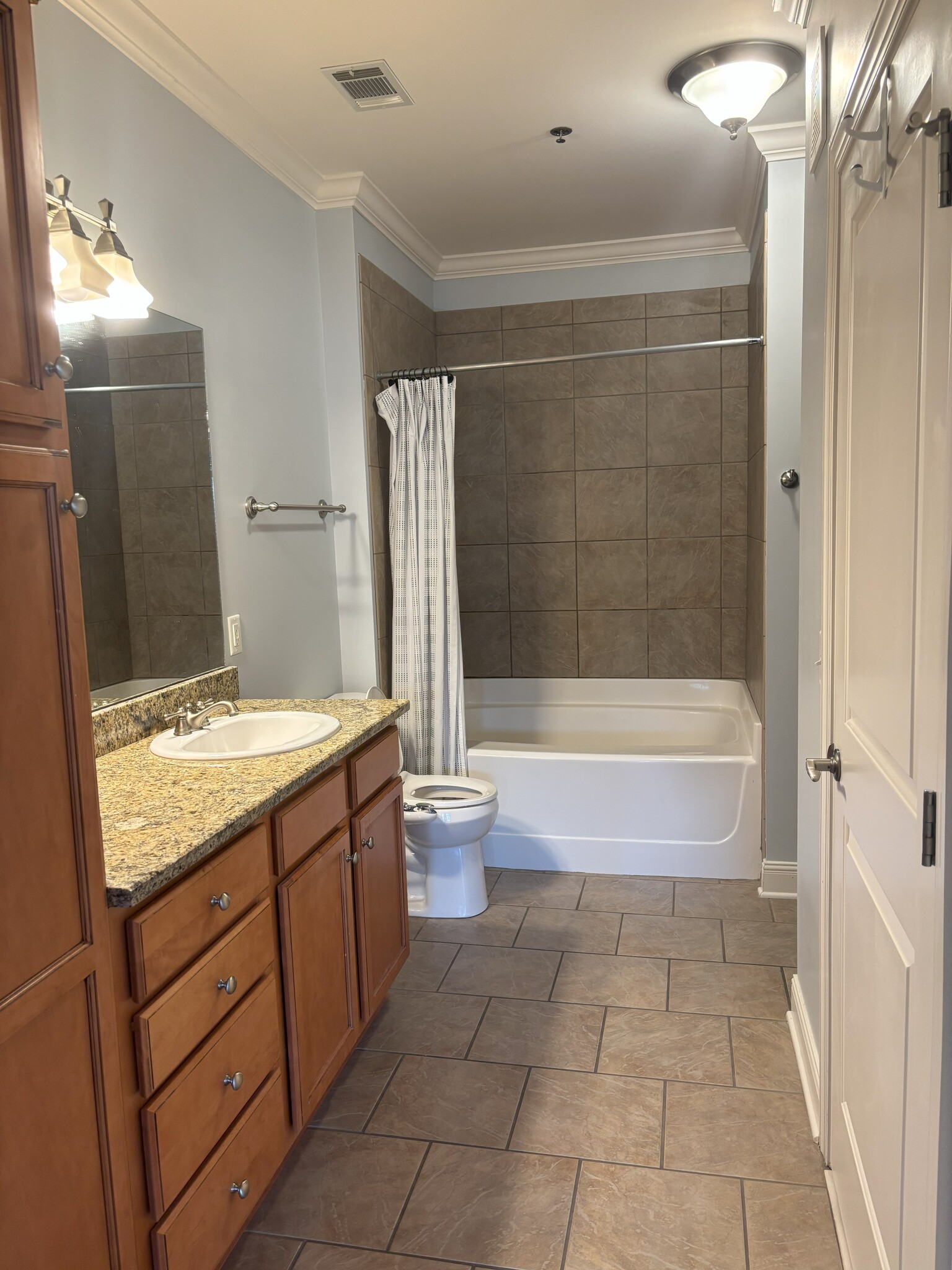 bathroom - 301 Criddle St