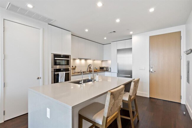 Building Photo - 501 West Ave